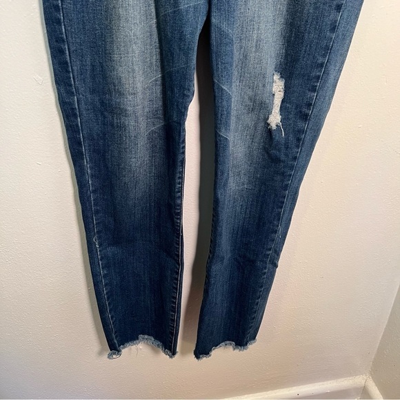 Tractr Blu Skinny Jean Medium Wash Distressed - Picture 3 of 11